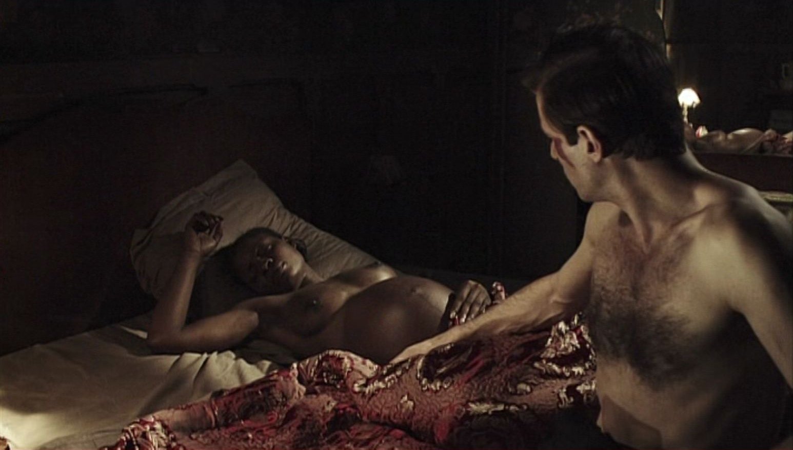 Stillbild ur Nuit noire, 01:15:37
