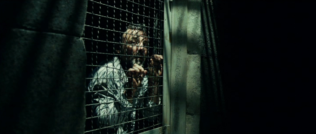 Stillbild ur Caged, 01:38:42