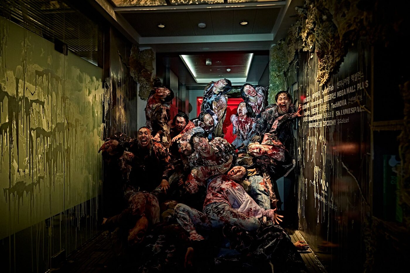 Stillbild ur Colony, pressbild 01