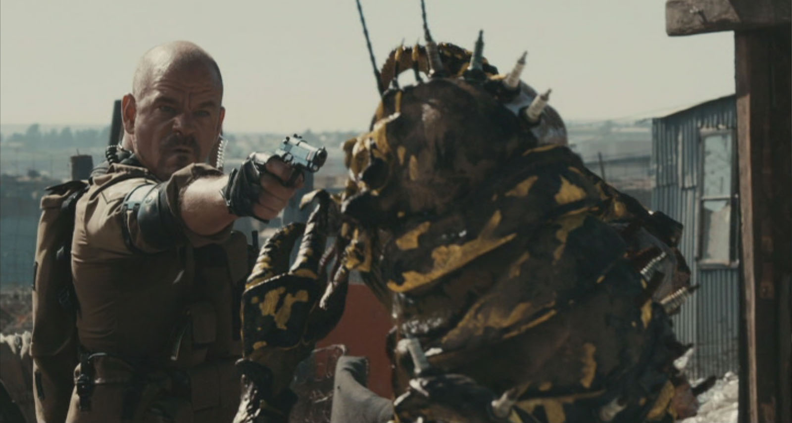 Stillbild ur District 9, 01:58:05