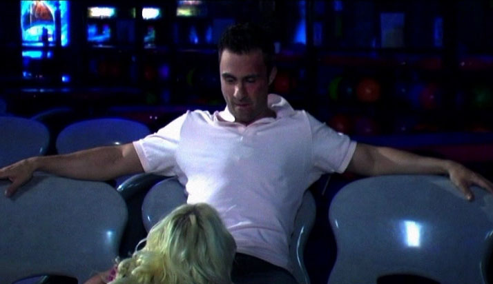 Stillbild ur Gutterballs, 01:33:51