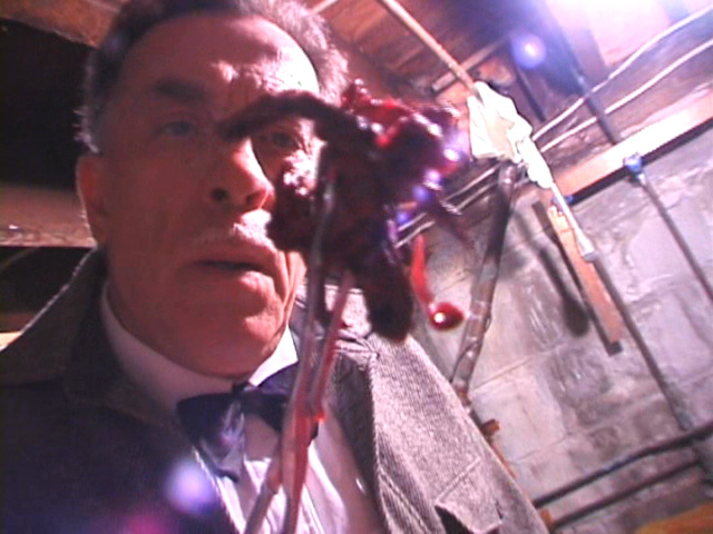 Stillbild ur Kill Them and Eat Them, 01:40:42