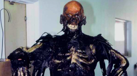 Stillbild ur More Brains! A Return to the Living Dead, 01:72:56