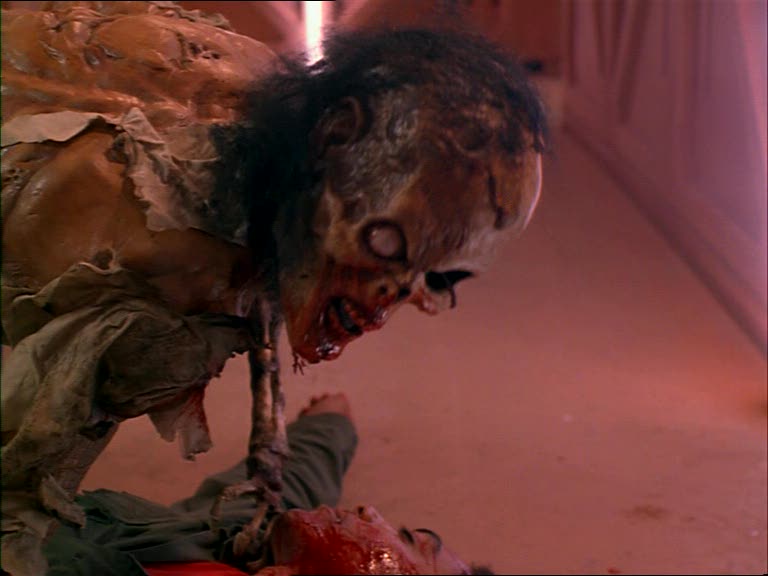 Stillbild ur Return of the Living Dead 3, 01:25:14