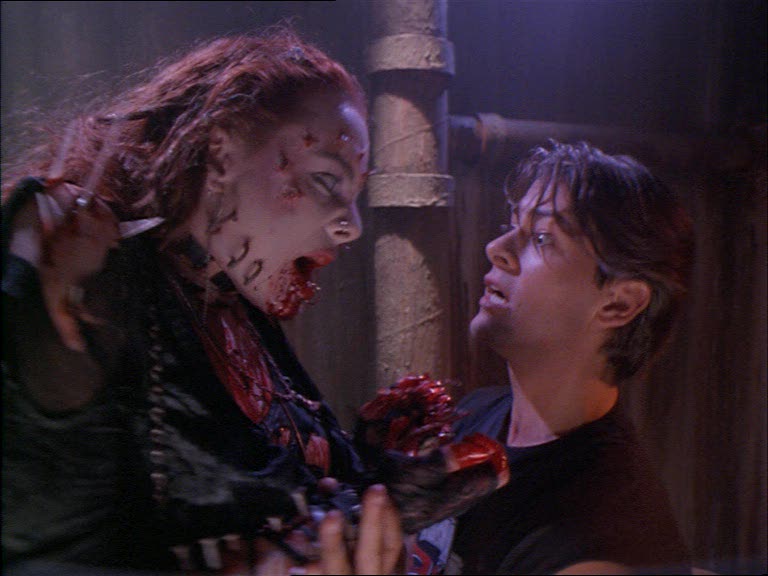 Stillbild ur Return of the Living Dead 3, 01:51:05