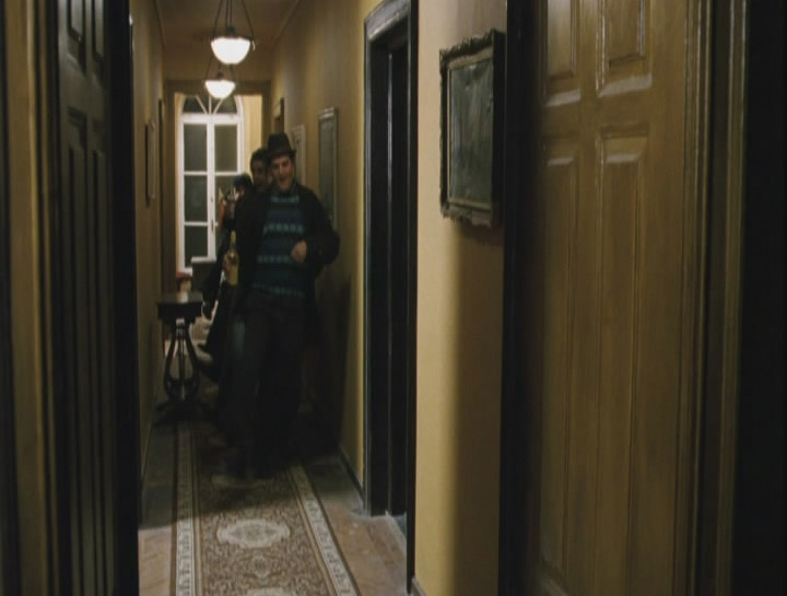 Stillbild ur Strigoi, 01:35:51