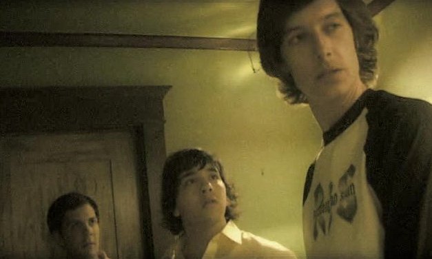 Stillbild ur Stupid Teenagers Must Die!, 01:35:05