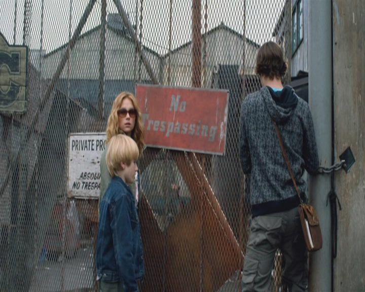 Stillbild ur The Hole, 01:51:42