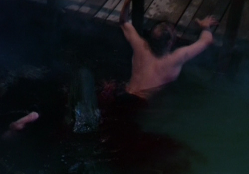 Stillbild ur Eaten Alive, 01:33:51